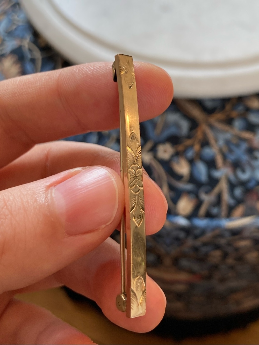 Antique Edwardian Gold Top Engraved Floral Bar Brooch - Picture 3 of 12